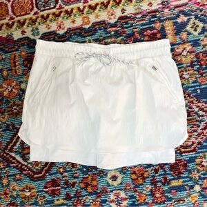 Athleta Trekkie Skort Skirt w/ Shorts Activewear White Elastic Waist Sz 14